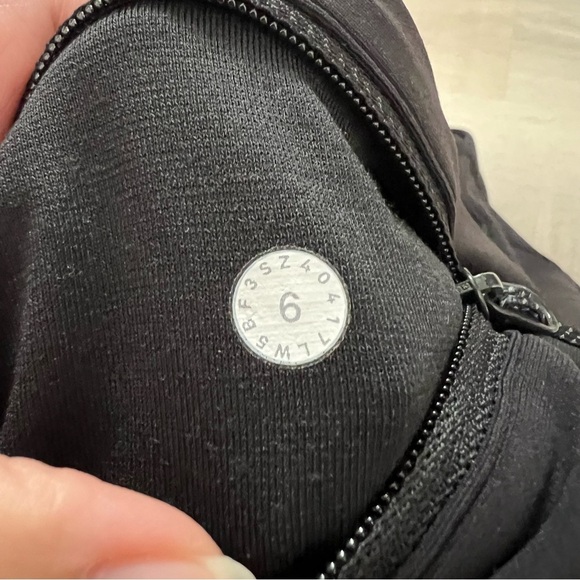 RARE Lululemon Black Tight Stuff Tight Leggings - Picture 7 of 13